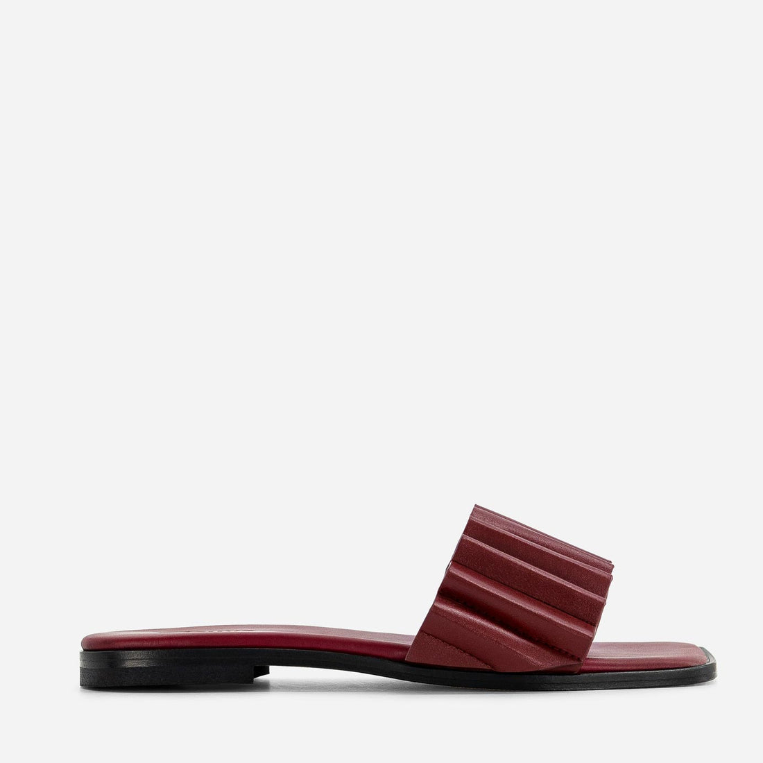 Louise Slide Sandal in Bordeaux